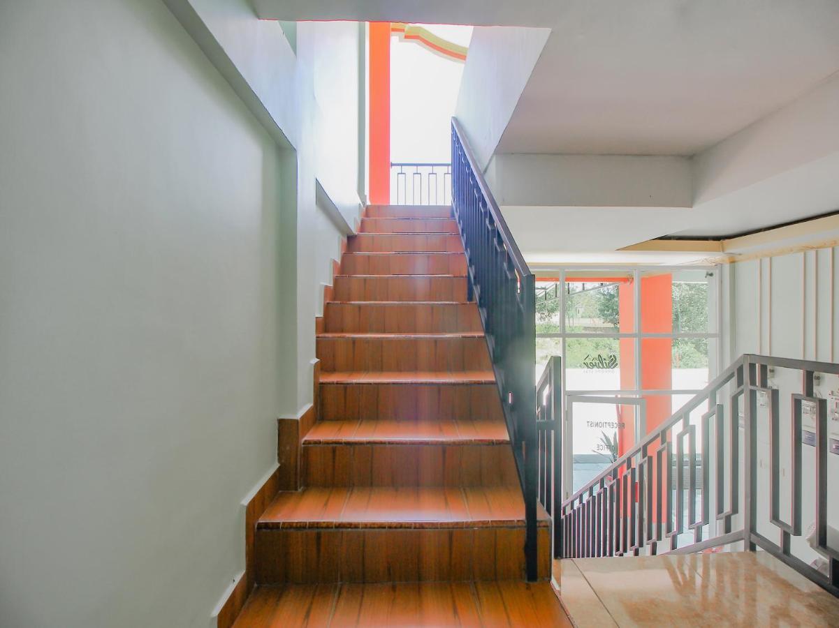 Oyo 90063 Silver Homestay Syariah Perabumulih 외부 사진