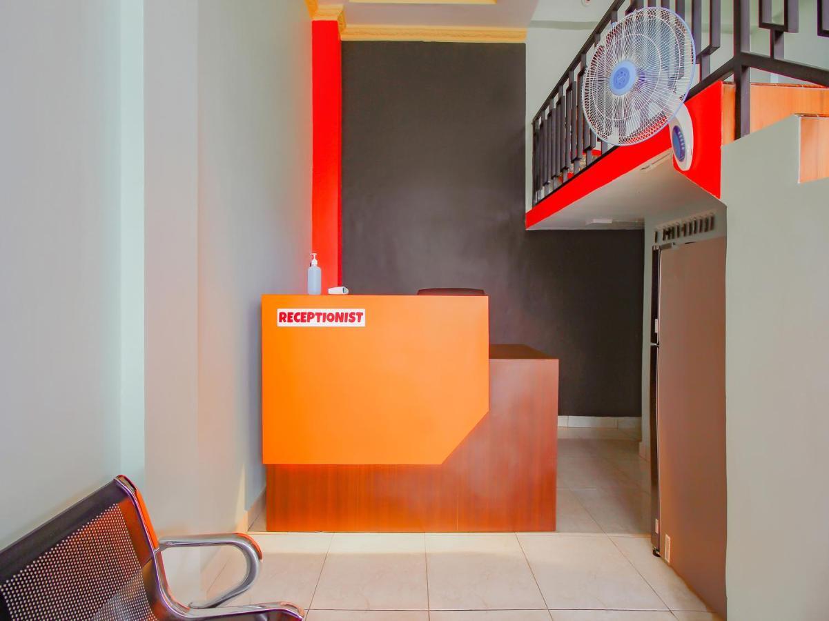 Oyo 90063 Silver Homestay Syariah Perabumulih 외부 사진