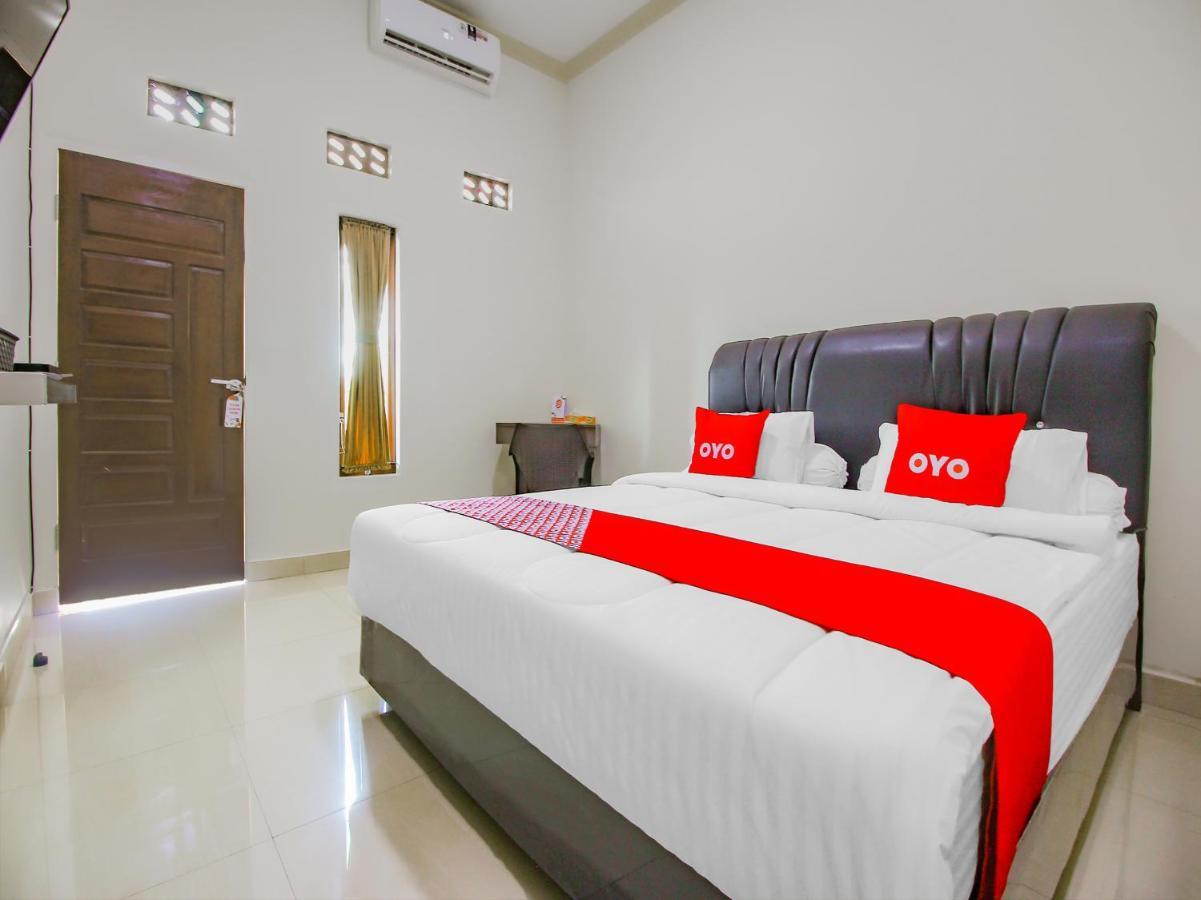 Oyo 90063 Silver Homestay Syariah Perabumulih 외부 사진