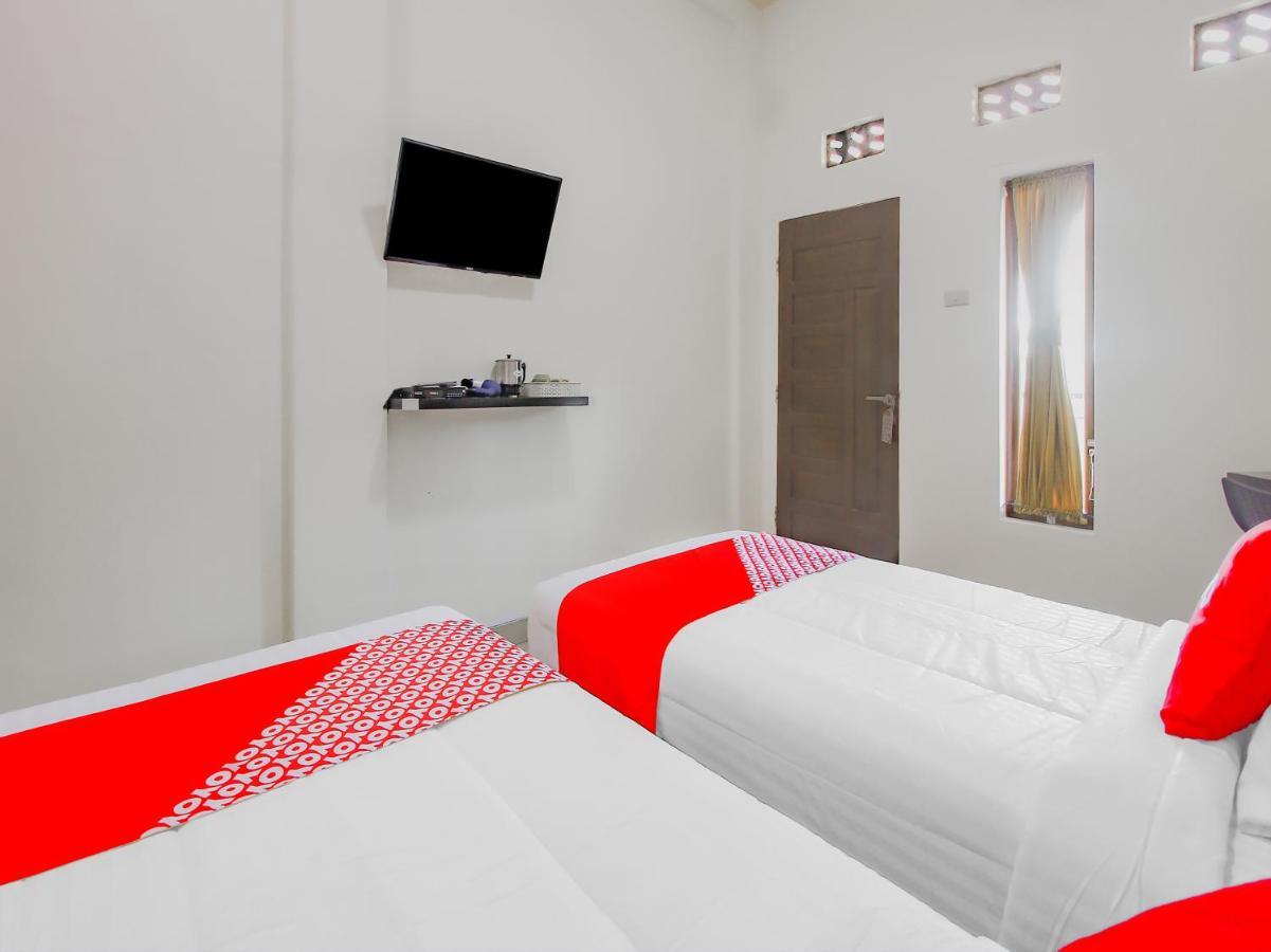 Oyo 90063 Silver Homestay Syariah Perabumulih 외부 사진