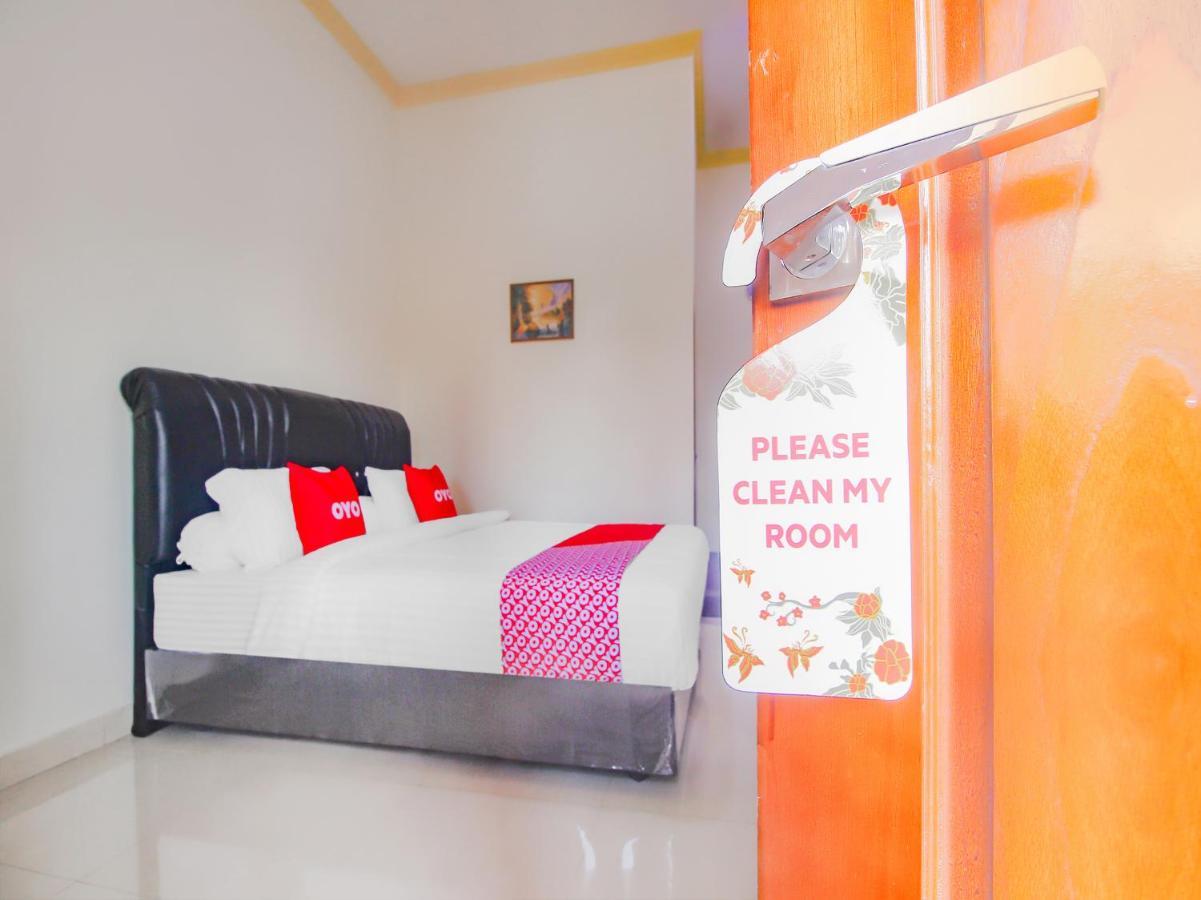 Oyo 90063 Silver Homestay Syariah Perabumulih 외부 사진